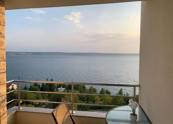 In Croatia Near The Coast * 斯塔利格拉德-帕克利尼卡